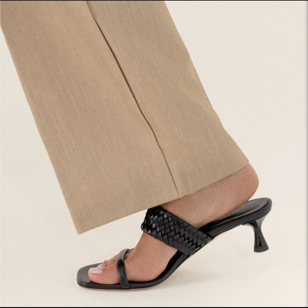Dear Frances Bow Sandal ALMOST NEW